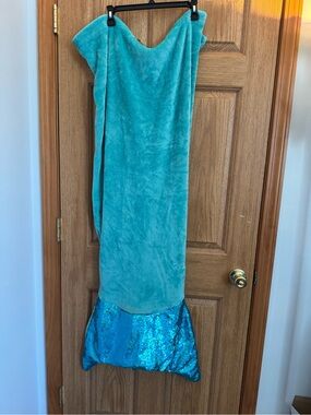 Kids Aqua Mermaid Sequin Tail Blanket